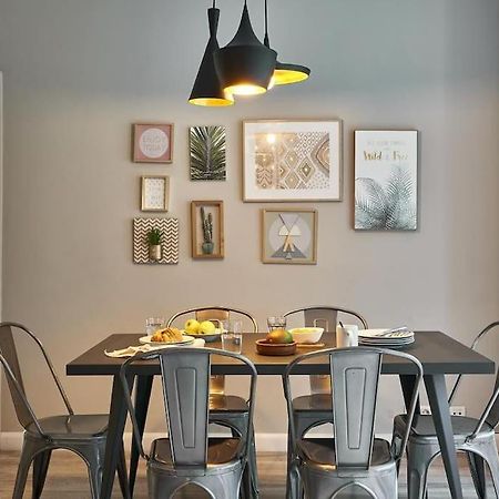 Magnificent 4 Bedroom Apartment In Eixample Barcelona Exteriör bild