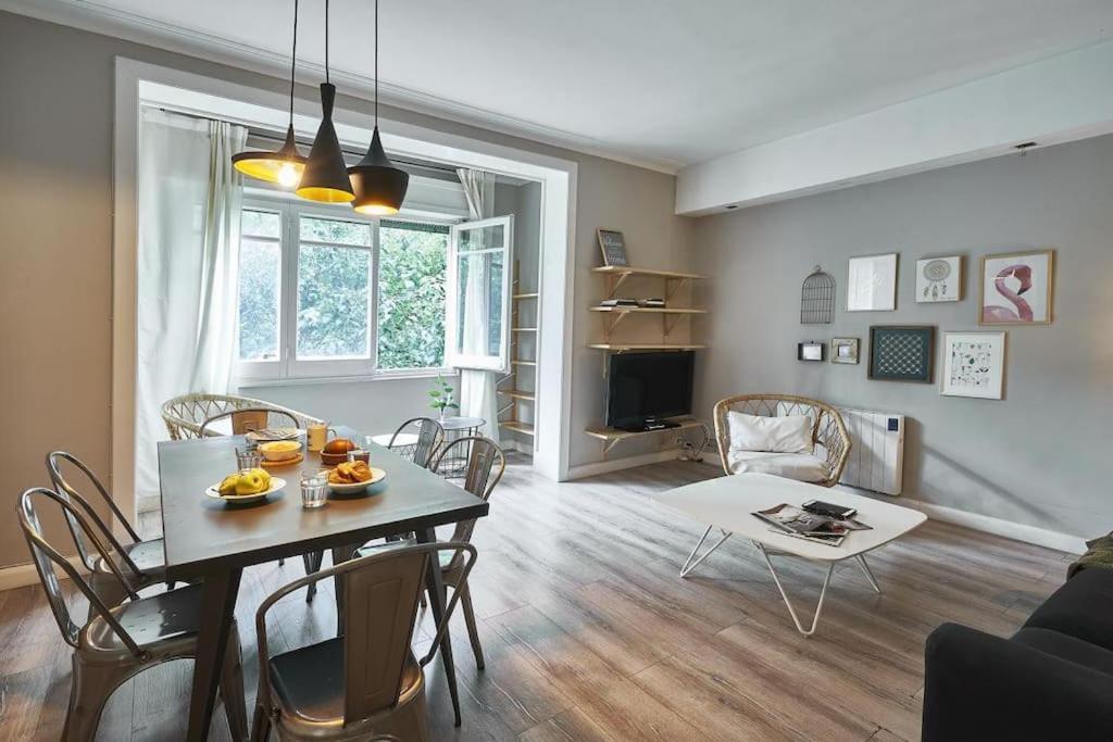 Magnificent 4 Bedroom Apartment In Eixample Barcelona Exteriör bild