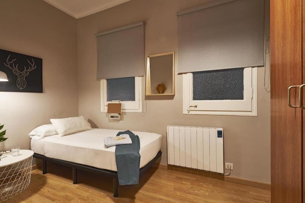 Magnificent 4 Bedroom Apartment In Eixample Barcelona Exteriör bild