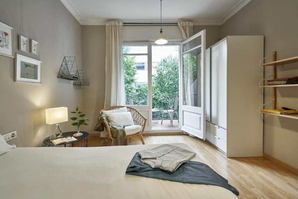 Magnificent 4 Bedroom Apartment In Eixample Barcelona Exteriör bild