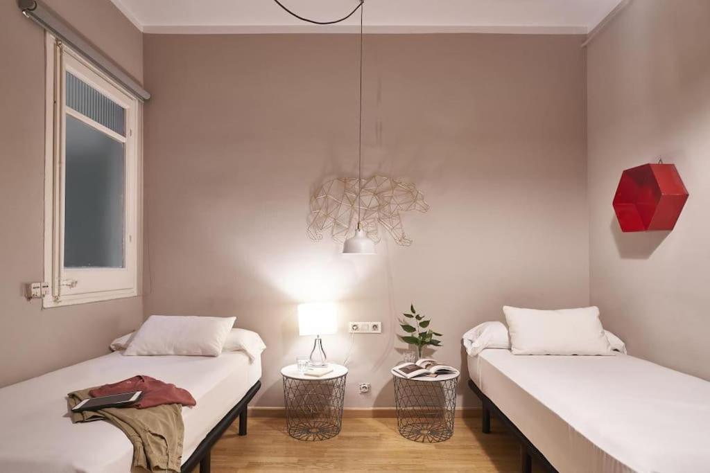 Magnificent 4 Bedroom Apartment In Eixample Barcelona Exteriör bild