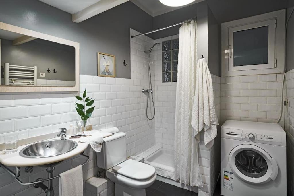 Magnificent 4 Bedroom Apartment In Eixample Barcelona Exteriör bild