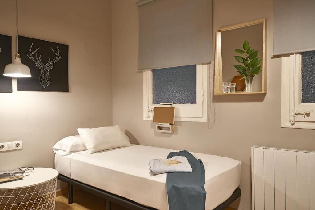 Magnificent 4 Bedroom Apartment In Eixample Barcelona Exteriör bild