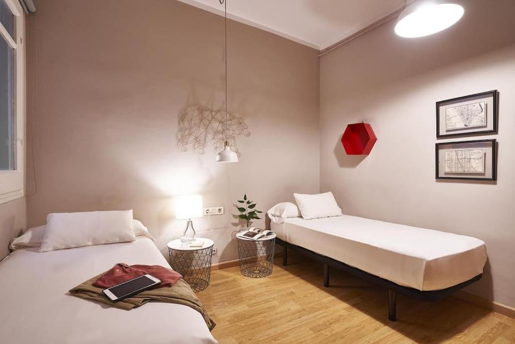 Magnificent 4 Bedroom Apartment In Eixample Barcelona Exteriör bild