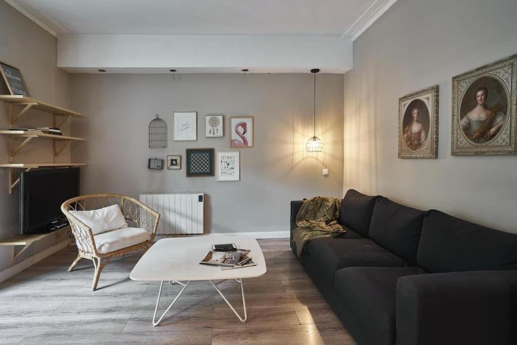 Magnificent 4 Bedroom Apartment In Eixample Barcelona Exteriör bild