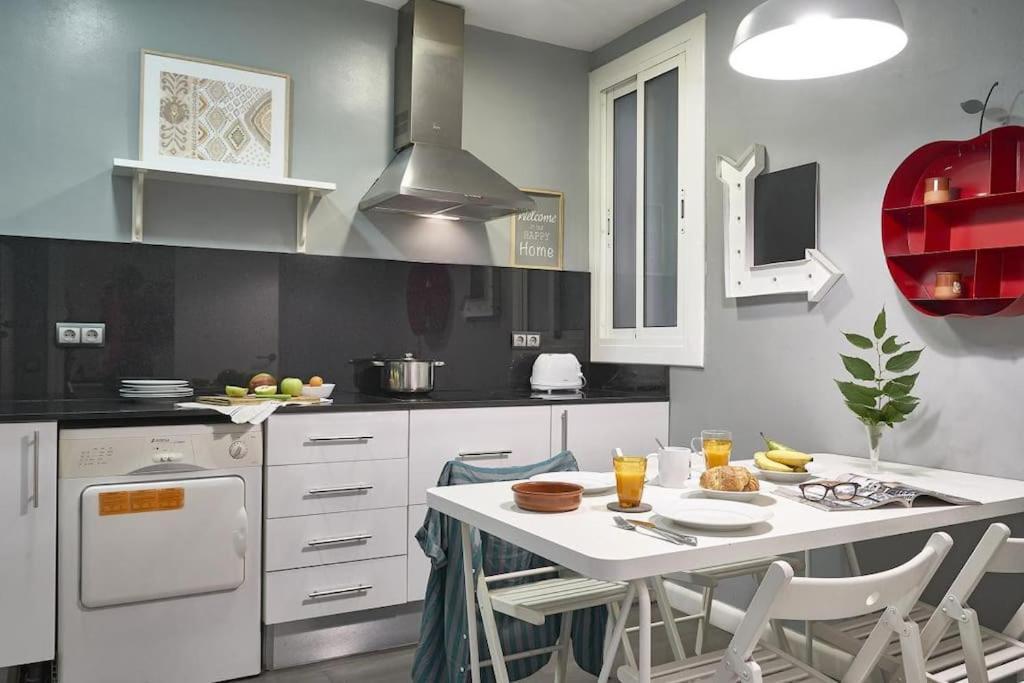 Magnificent 4 Bedroom Apartment In Eixample Barcelona Exteriör bild